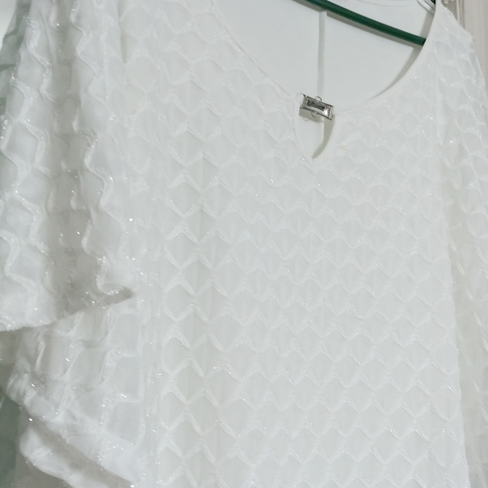 Beautiful white dressy top lining under - Picture 5 of 6